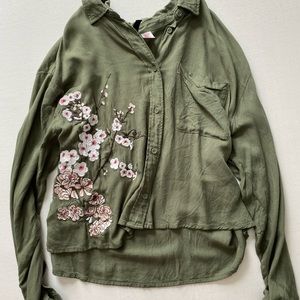 H&M cropped button up